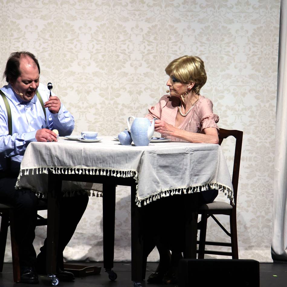 „Der große Loriot-Abend“ in Mönchengladbach: Ein Sofa, zwei Herren und unzählige Lacher
