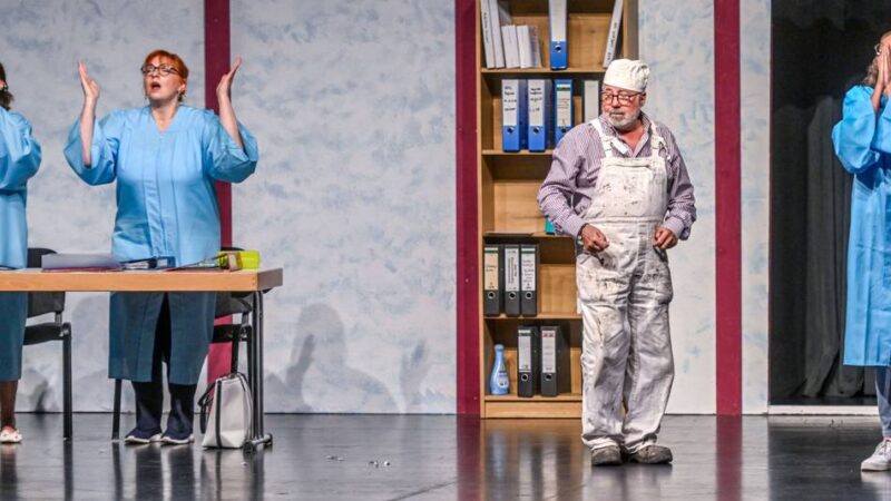 Theaterstück kam bestens an: „Wo zur Hölle geht’s in den Himmel?“ – Theaterverein 4c spielte in Kevelaer