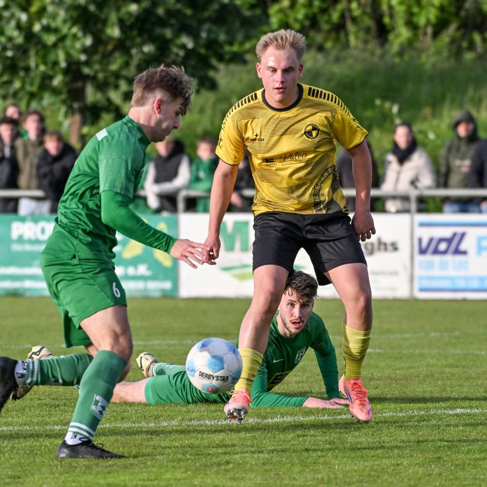Kampf um den Aufstieg spitzt sich zu: Der Uedemer SV mischt die Karten im Titelrennen völlig neu