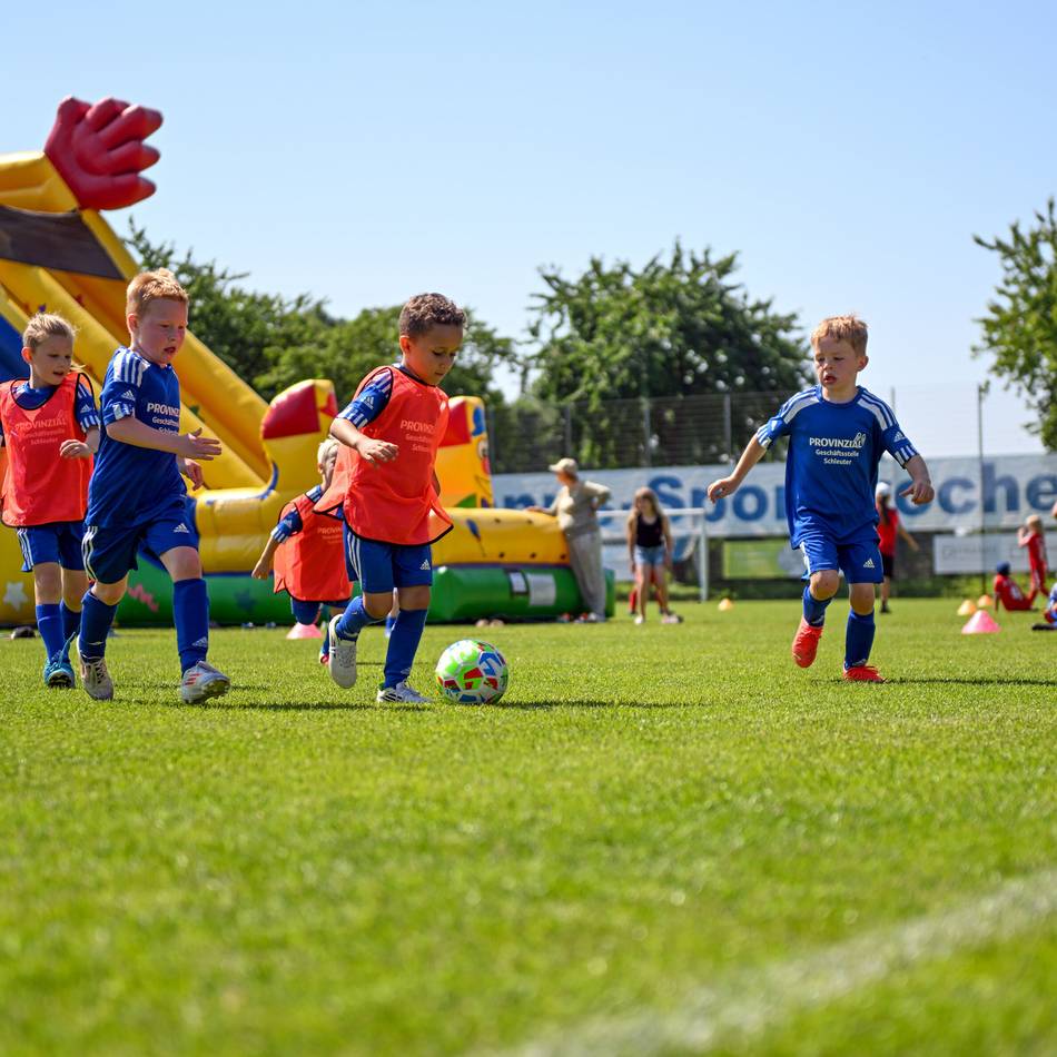 Dorfverein sorgt für Wohlfühl-Atmosphäre: Der Aldekerker „Bläk“ wird wieder zum Fußball-Jahrmarkt