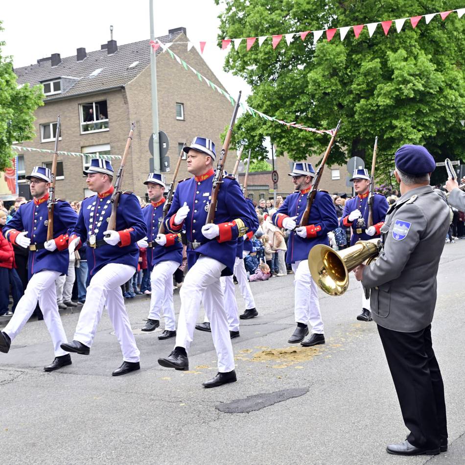 Brauchtum in Mönchengladbach: Parade und Tanz mit vier Bruderschaften