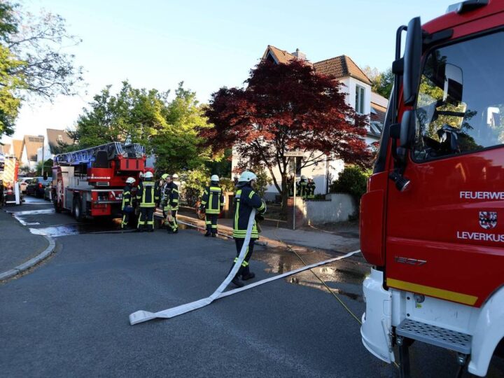 Brand in Leverkusen: Sauna in Einfamilienhaus fängt Feuer