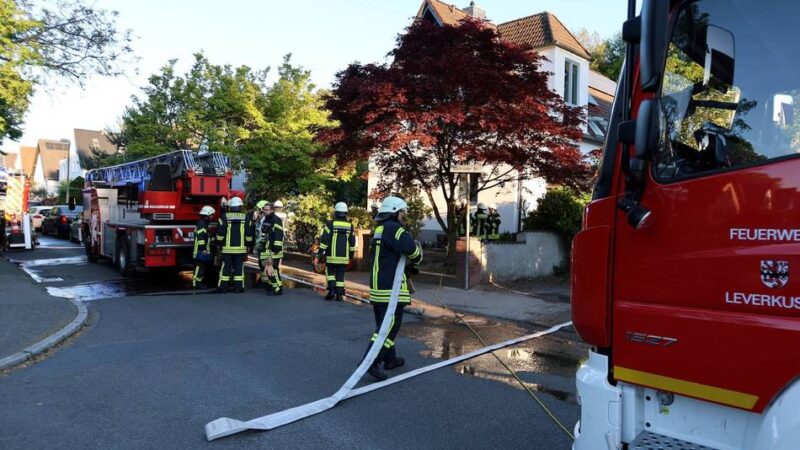 Brand in Leverkusen: Sauna in Einfamilienhaus fängt Feuer