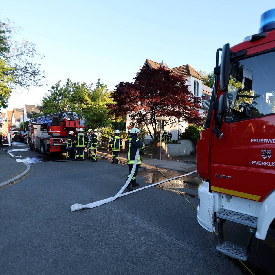 Brand in Leverkusen: Sauna in Einfamilienhaus fängt Feuer