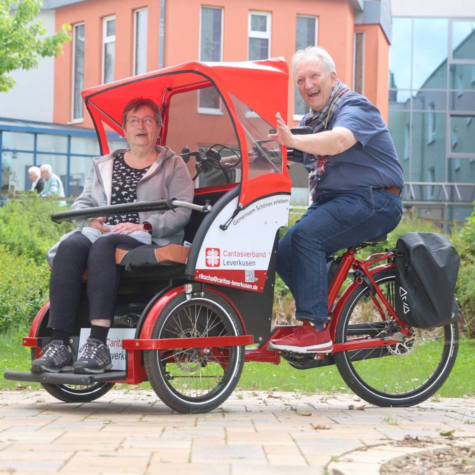 Neues Projekt in Leverkusen: Fahrrad-Rikscha bringt Senioren Lebensfreude zurück