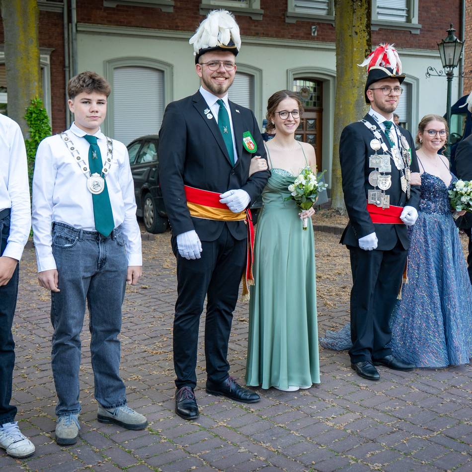 Umzug durch den Ort: Das ist der neue Thron in Wetten