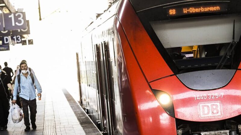 Notarzteinsatz: Zugverkehr zwischen Duisburg und Düsseldorf lahmgelegt