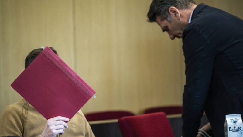 Prozess in Düsseldorf: Mutter und Baby getötet – Blutspur führte Einsatzkräfte ins Schlafzimmer