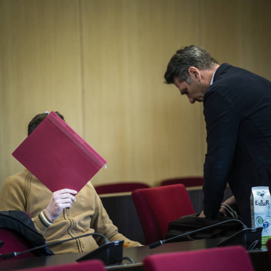 Prozess in Düsseldorf: Mutter und Baby getötet – Blutspur führte Einsatzkräfte ins Schlafzimmer