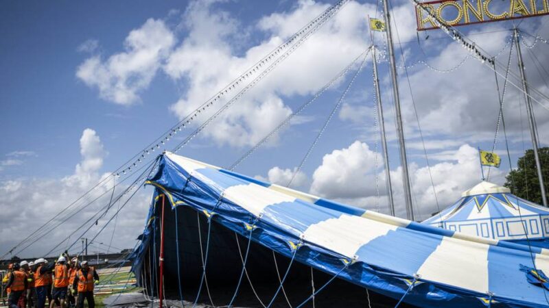 Aufbau in Düsseldorf hat begonnen: So entsteht die Nostalgiewelt von Roncalli im Rheinpark
