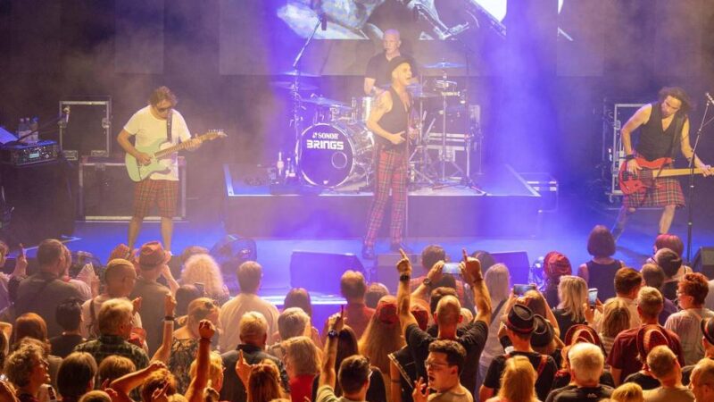 Konzert in der Krefelder Kufa: Schwitzen mit Brings
