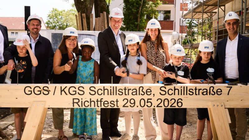 Schulbau in Düsseldorf: Richtfest für neuen Schulcampus in Düsseldorf-Hassels