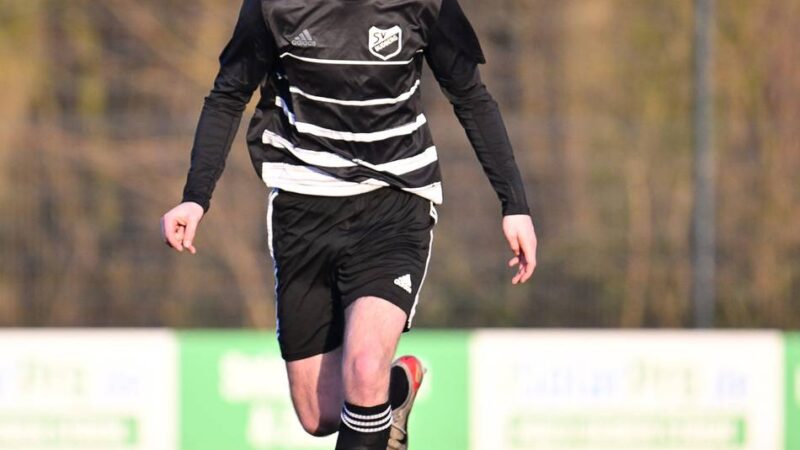 Landesliga-Thriller gegen BW Mintard: Tim Wilkes kuriose Bauchentscheidung hält den SV Budberg im Aufstiegsrennen
