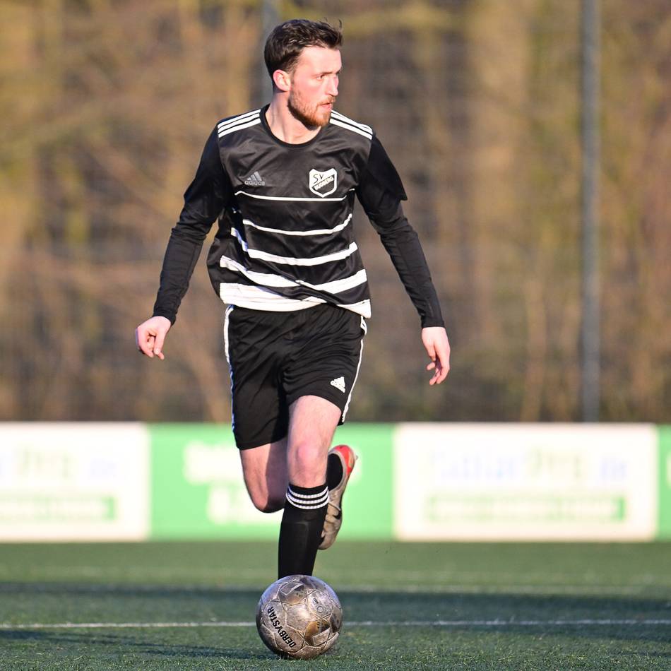 Landesliga-Thriller gegen BW Mintard: Tim Wilkes kuriose Bauchentscheidung hält den SV Budberg im Aufstiegsrennen