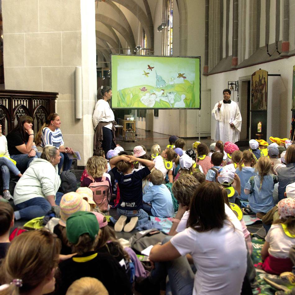 St. Peter in Rheinberg: Kita-Kinder pilgern erstmals gemeinsam durch die Stadt