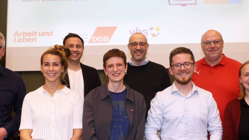 Digitale Zukunft : KI-Moderatorin eröffnet Leverkusener Konferenz