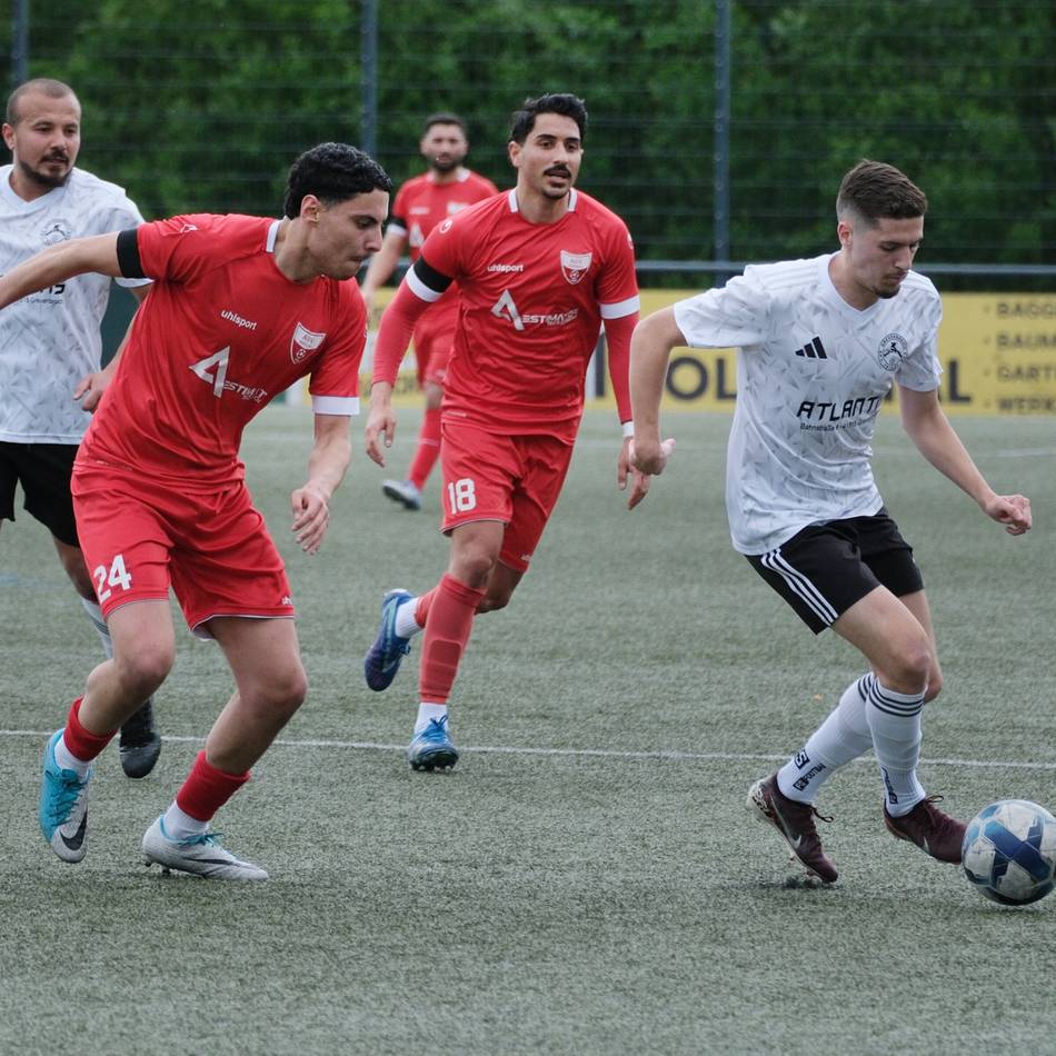 Fußball-Bezirksliga: ASV Mettmann siegt trotz zwei später Elfmeter-Gegentore