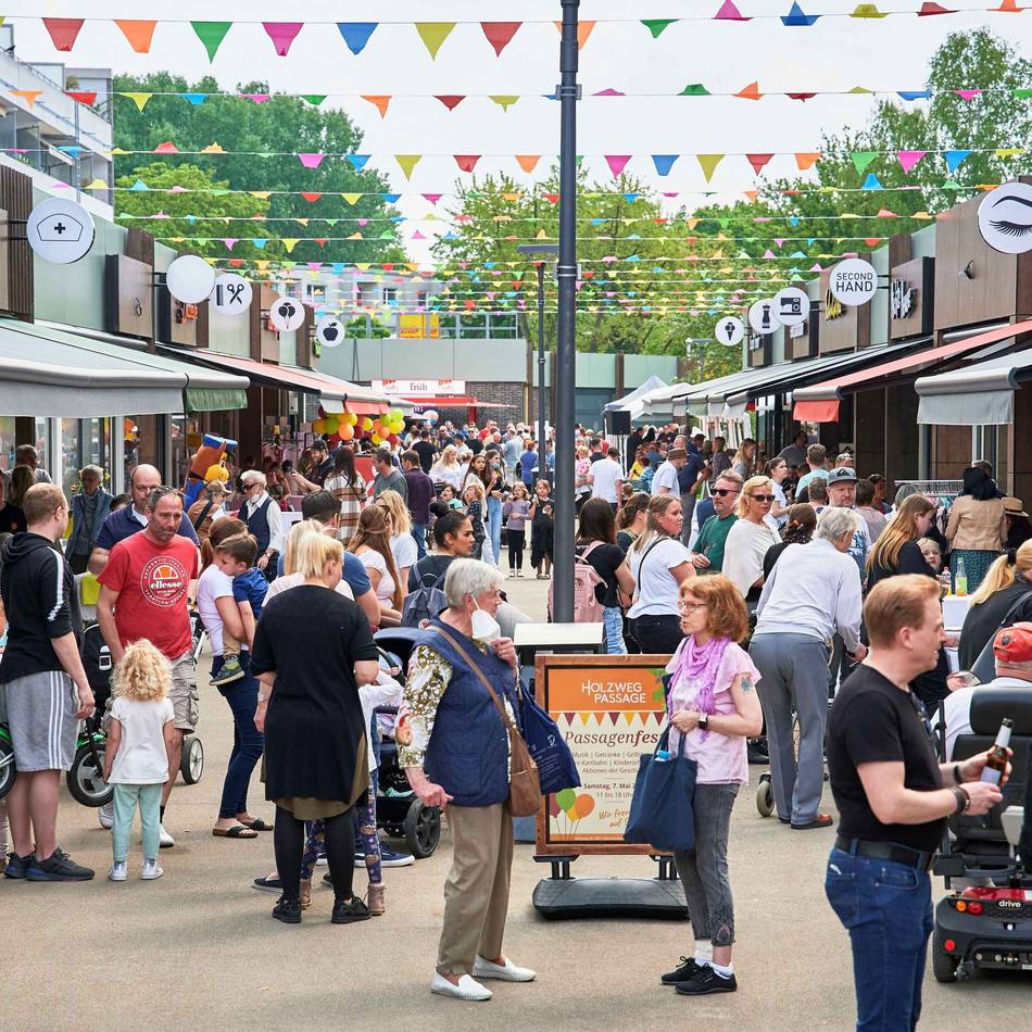 Holzwegpassage Baumberg : Ein Fest mit buntem Programm und entspannter Musik