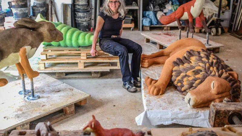 Ein Riese auf der Wiese: Film über die Miteinander-Skulptur „Kuh-Kalb-Maus“ feiert Premiere