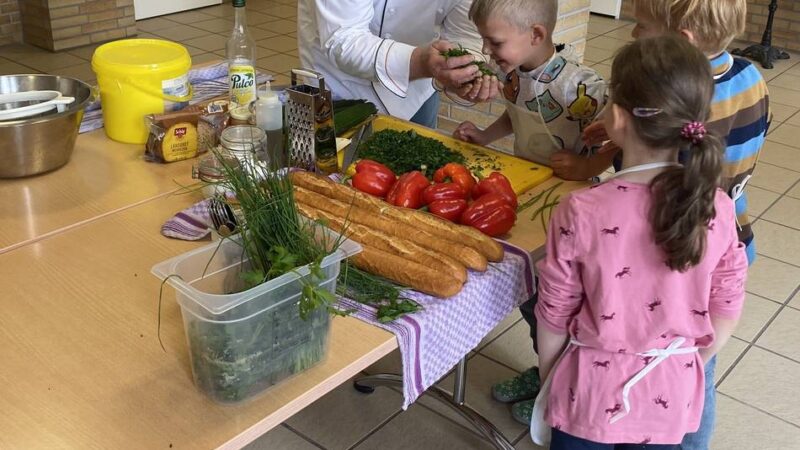Aktion in Korschenbroich: Chefkoch bringt Kindern gesunde Ernährung bei