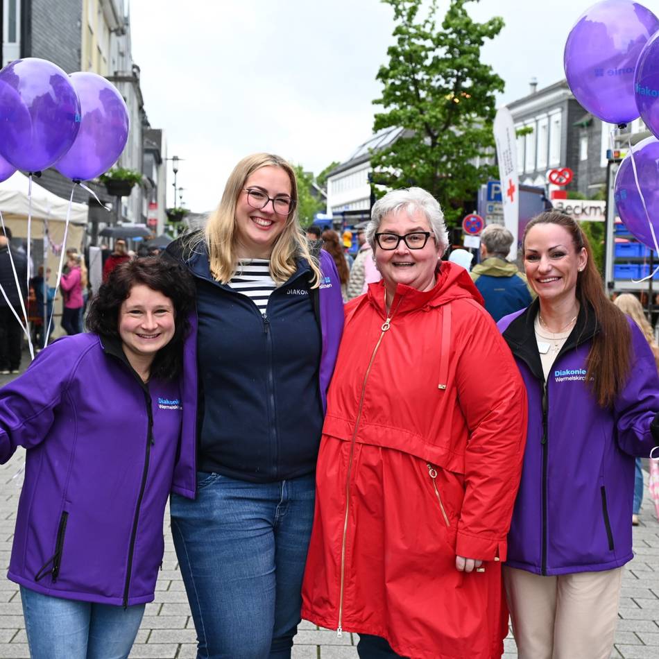 Verkaufsoffener Sonntag und Kirmes in Wermelskirchen: Beim „Fest“ wird an jeder Ecke gefeiert
