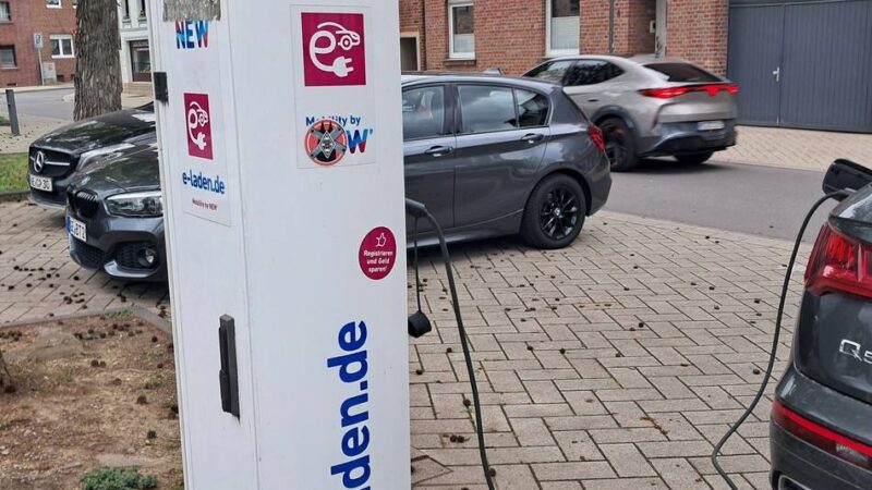 Verkehrsausschuss bilanzierte das Angebot: Sechs neue E-Ladesäulen für Jüchen