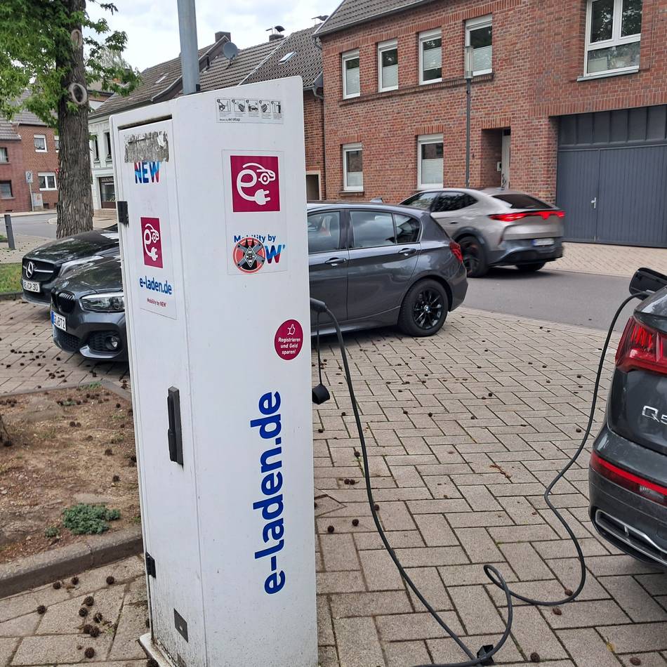 Verkehrsausschuss bilanzierte das Angebot: Sechs neue E-Ladesäulen für Jüchen
