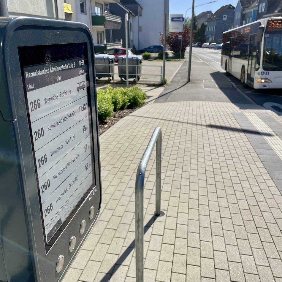 Regionalverkehr Köln startet Testbetrieb: Die erste digitale Haltestelle von Wermelskirchen