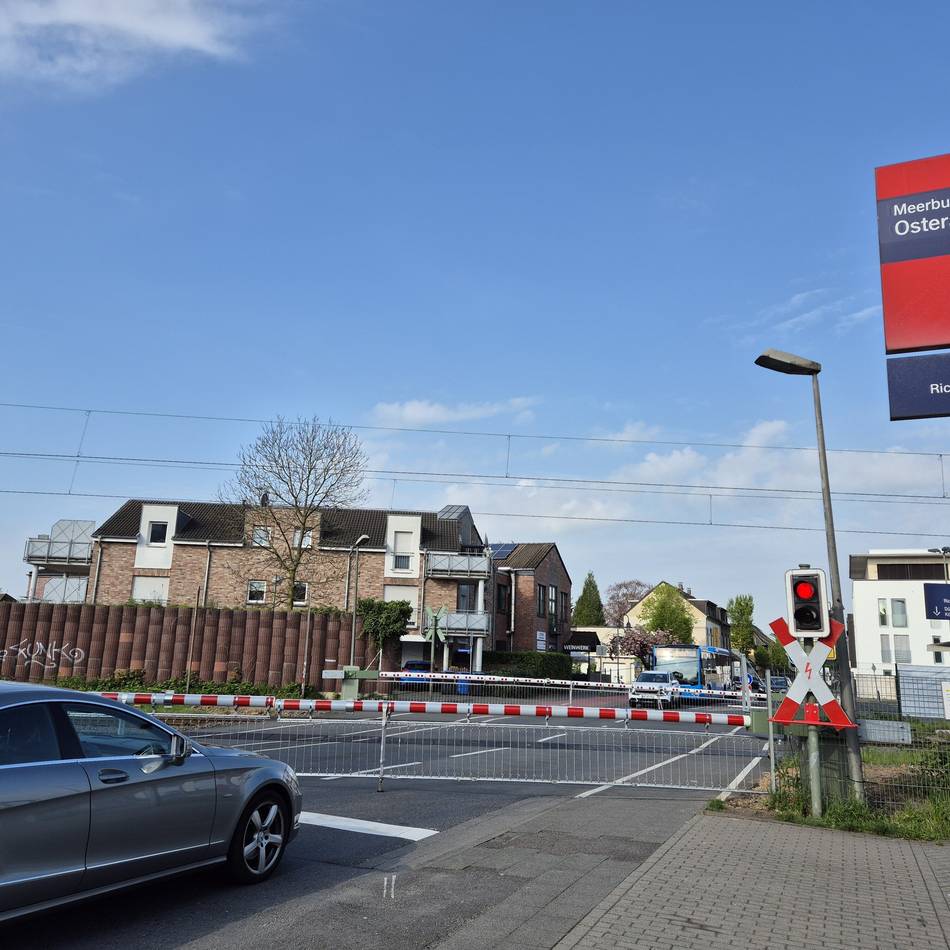 Bahnübergang Meerbusch-Osterath: Reparatur der zerstörten Schranke kostet 200.000 Euro