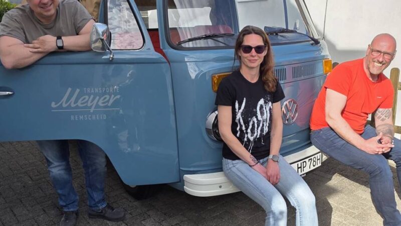 Hückeswagener Brüderpaar fährt mit: In VW-Oldies bei der Röntgen-Classic unterwegs