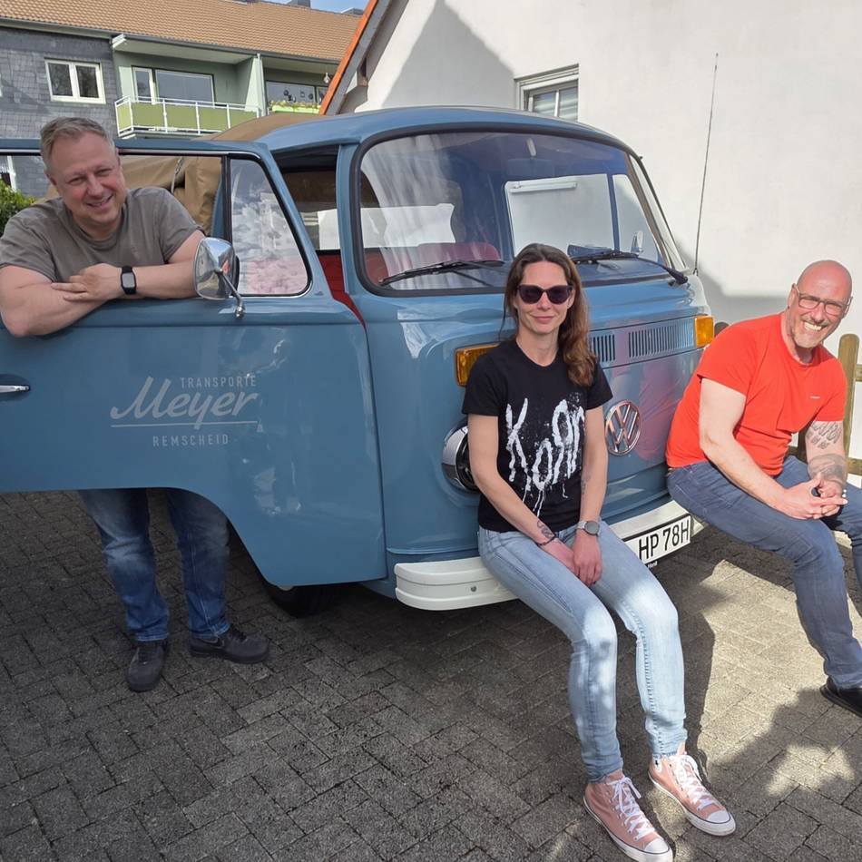 Hückeswagener Brüderpaar fährt mit: In VW-Oldies bei der Röntgen-Classic unterwegs