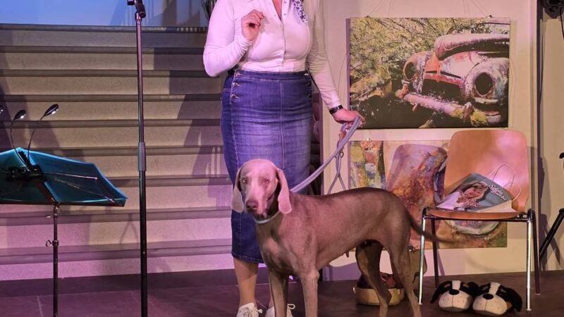 Kabarettabend im Hückeswagener Haus Zach: Wenn ein Hund beim Lösen philosophisch wird