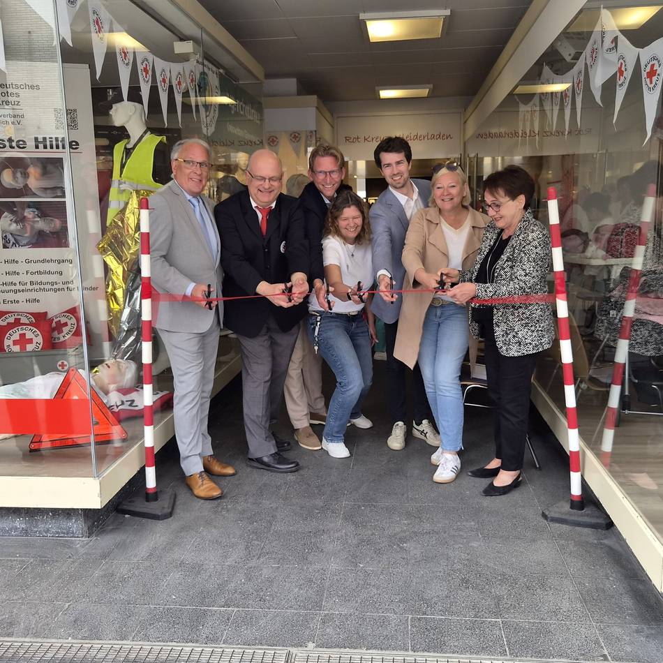DRK in Grevenbroich: Neuer DRK-Kleiderladen startet mit mehr Platz