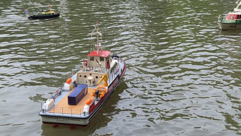 Schaufahren der Modellschiffbauer in Neuss: Fast neun Jahre Arbeit für ein einziges Boot
