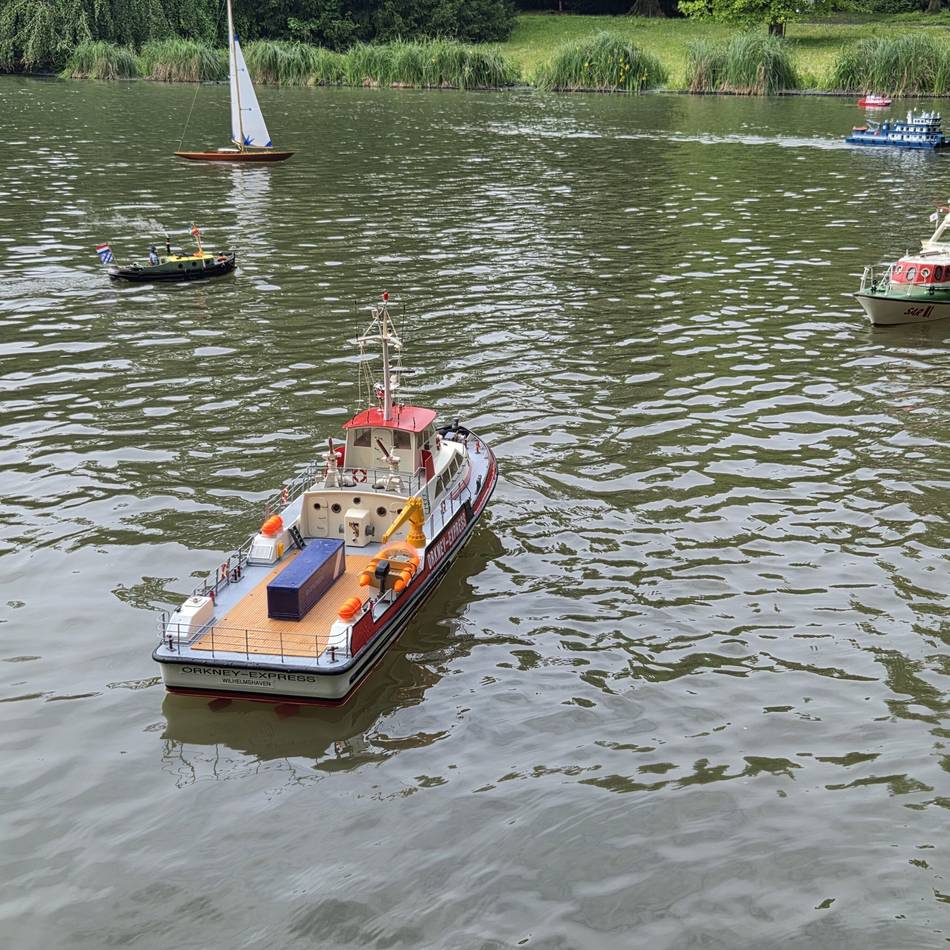 Schaufahren der Modellschiffbauer in Neuss: Fast neun Jahre Arbeit für ein einziges Boot