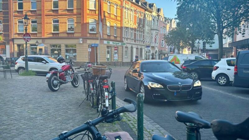 Verkehr in Düsseldorf : Wird Gerresheims Zentrum jetzt abgepollert?