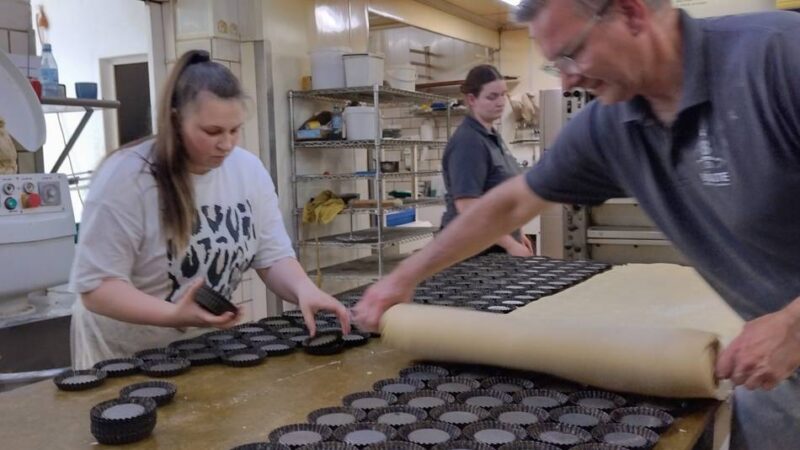 Ein Besuch in der St. Töniser Tortelett-Manufaktur: Wie in der Bäckerei Bölte Torteletts gebacken werden