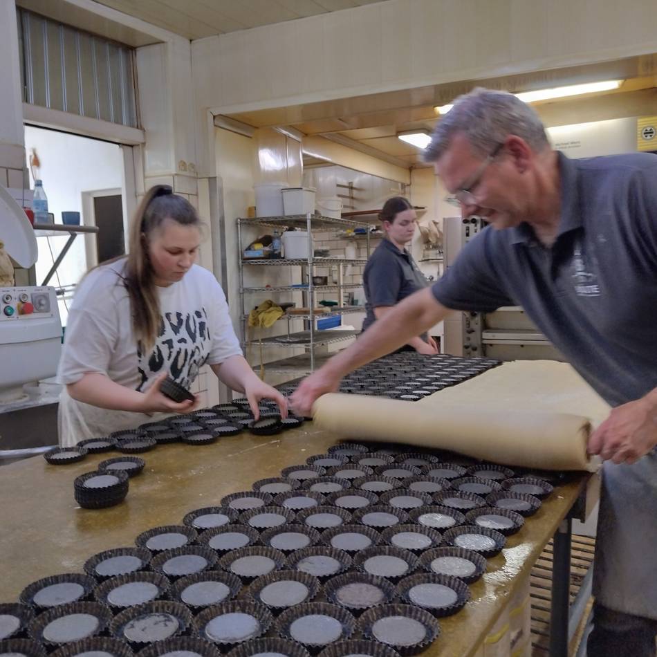Ein Besuch in der St. Töniser Tortelett-Manufaktur: Wie in der Bäckerei Bölte Torteletts gebacken werden