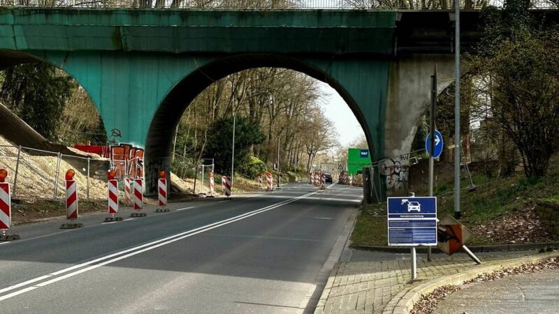 Abriss in Mönchengladbach: Die Brücke Bettrather Straße ist weg