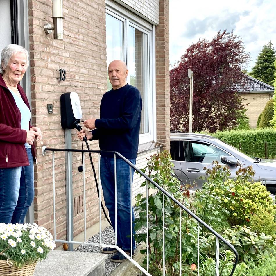 Stadt droht mit 5000 Euro Zwangsgeld : Ärger um E-Auto-Stellplatz – Weseler Ehepaar im Clinch mit der Stadt