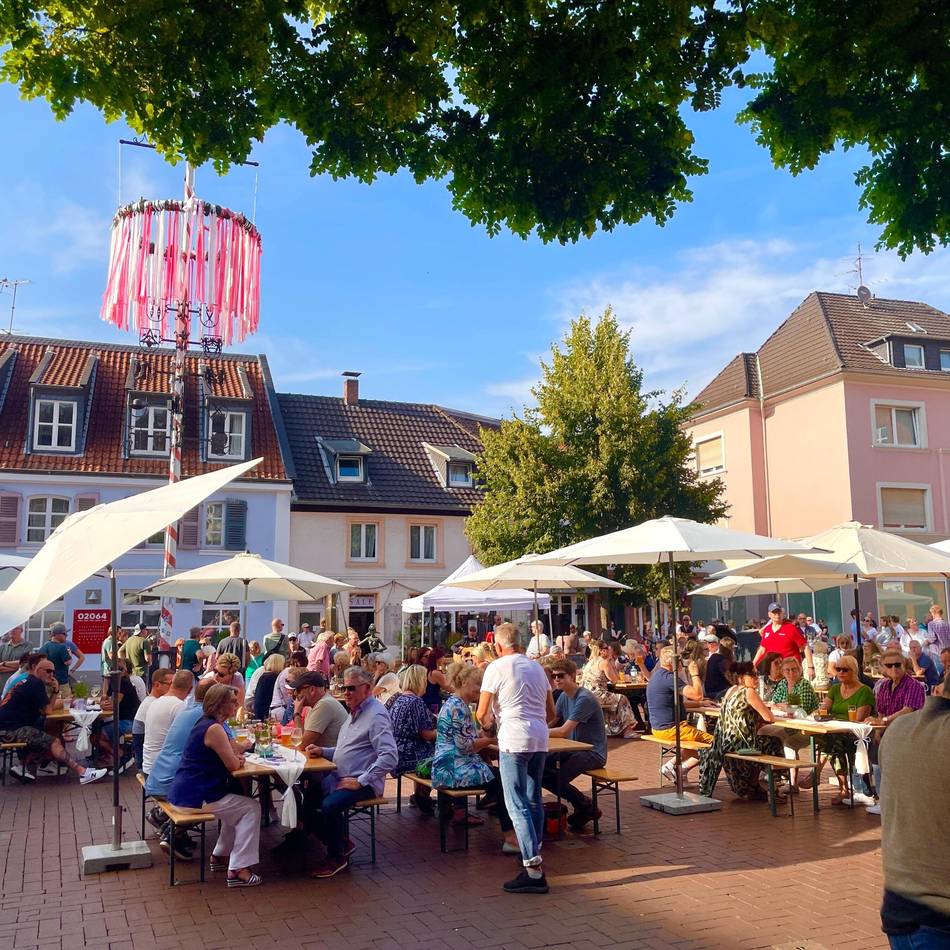 Feierabendmarkt in Dinslaken: Genuss, Musik und Begegnung auf dem Altmarkt