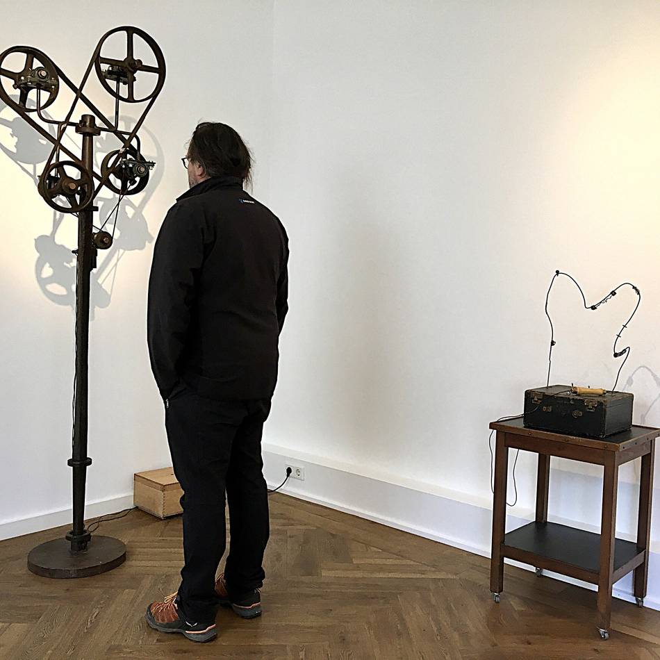 Doppelausstellung in Krefeld: Kinetik und Klang im Haus der Seidenkultur