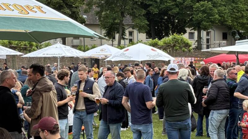 Vatertag in Rees: Vatertags-Sause im Skulpturenpark