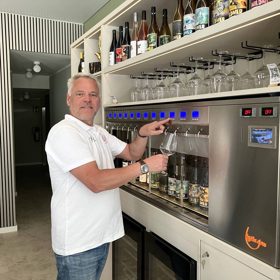 Ausstieg von Mit-Inhaber  : Nur noch ein „Wine Brother“ übrig – neues Konzept für Kaarster Lokal