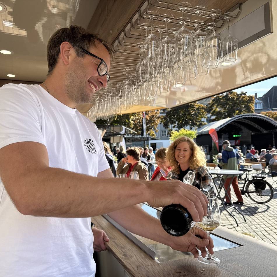 So schmeckt der erste Rotwein aus Geldern: Acht Weinsorten vom Niederrhein beim Xantener Weinfest