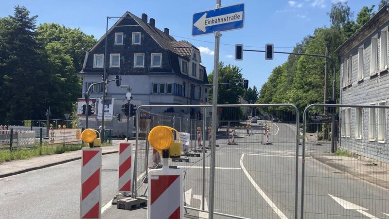 Verkehr fließt langsam wieder: Wiedener Kreuz als Einbahnstraße geöffnet