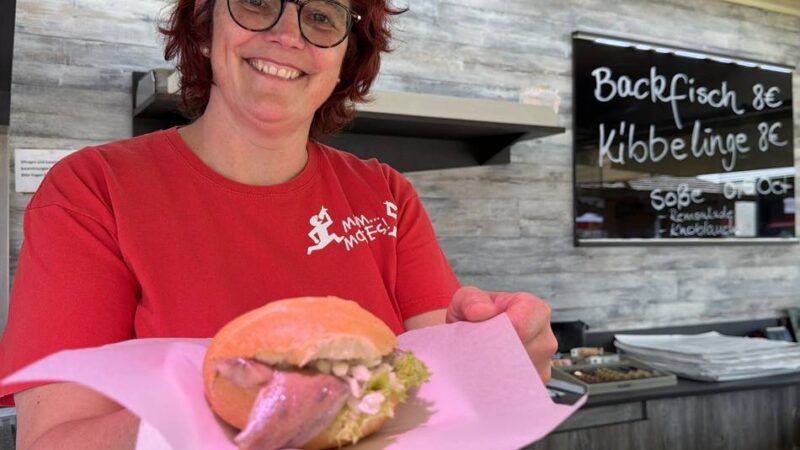 Fischmarkt an Pfingsten: Besucher reisen für Fischbrötchen bis an die Xantener Südsee