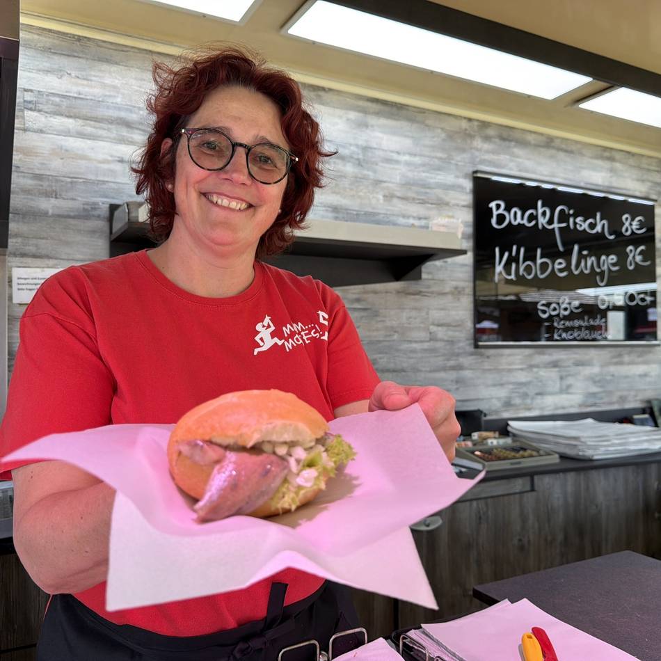 Fischmarkt an Pfingsten: Besucher reisen für Fischbrötchen bis an die Xantener Südsee
