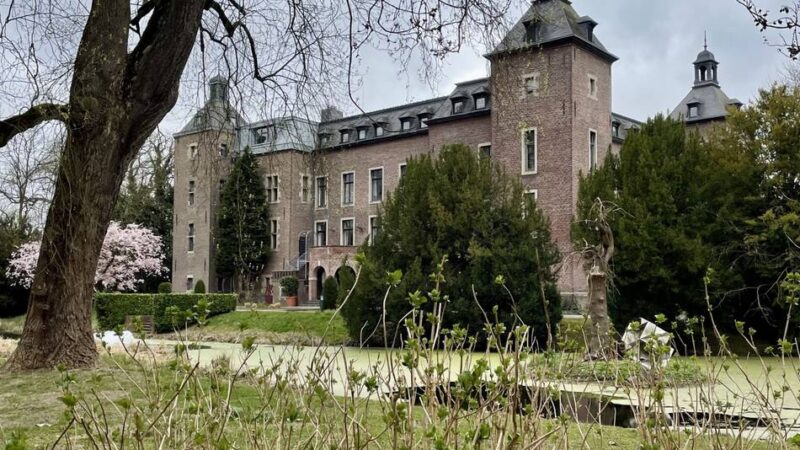 Schauergeschichten und Musik: Stadt Willich plant Geisterführungen durch Schloss Neersen
