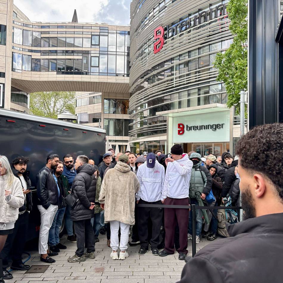 Aufschlag von 500 Prozent: Riesen-Andrang in Düsseldorf – Preise für Hype-Uhr explodieren im Internet
